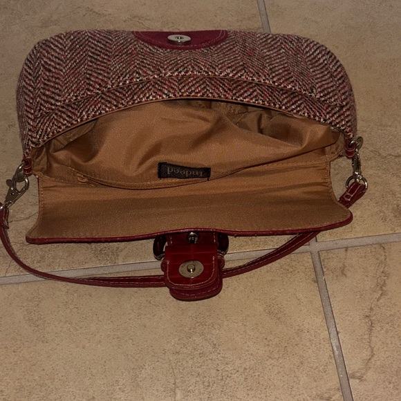 Chic Red and Brown Women's Shoulder Bag - Picture 3 of 5